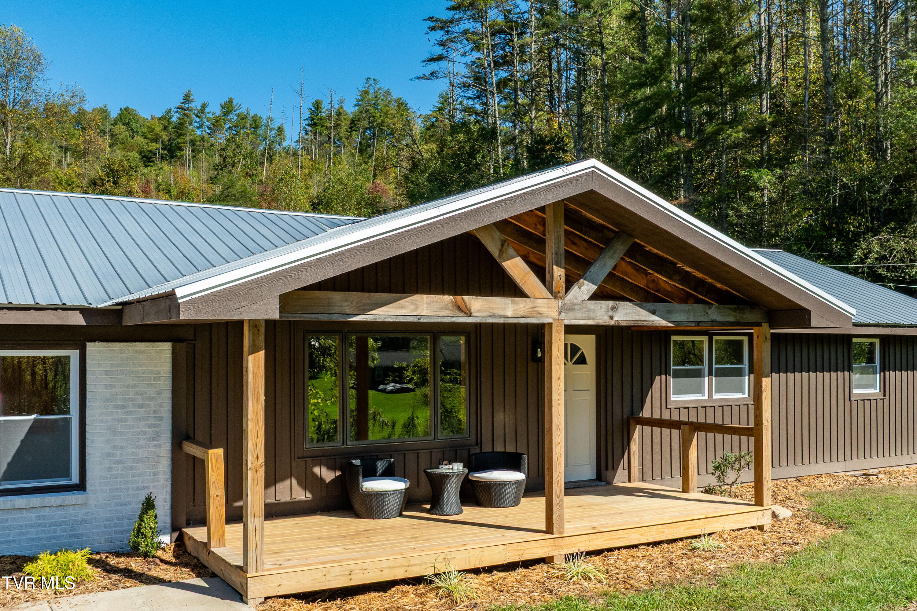 382 Lowell Stalcup Road Butler, TN 37640 - Photo 2 of 43 382 Lowell Stalcup Road (17 of 76)