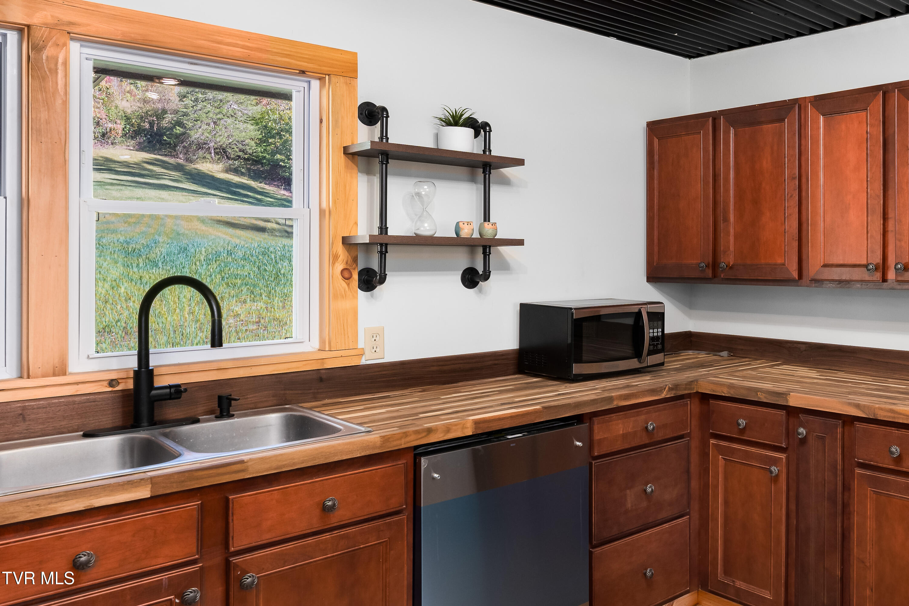 382 Lowell Stalcup Road Butler, TN 37640 - Photo 29 of 43 382 Lowell Stalcup Road (61 of 76)