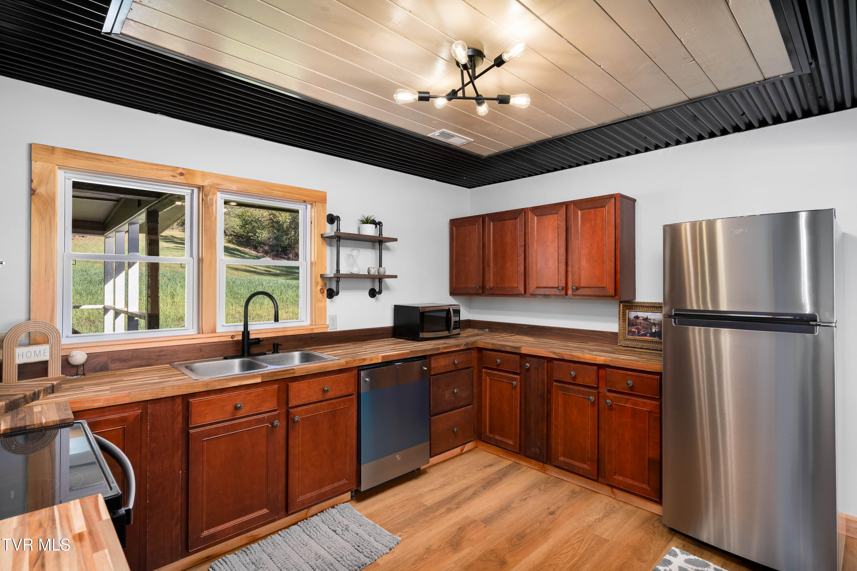 382 Lowell Stalcup Road Butler, TN 37640 - Photo 31 of 43 382 Lowell Stalcup Road (63 of 76)