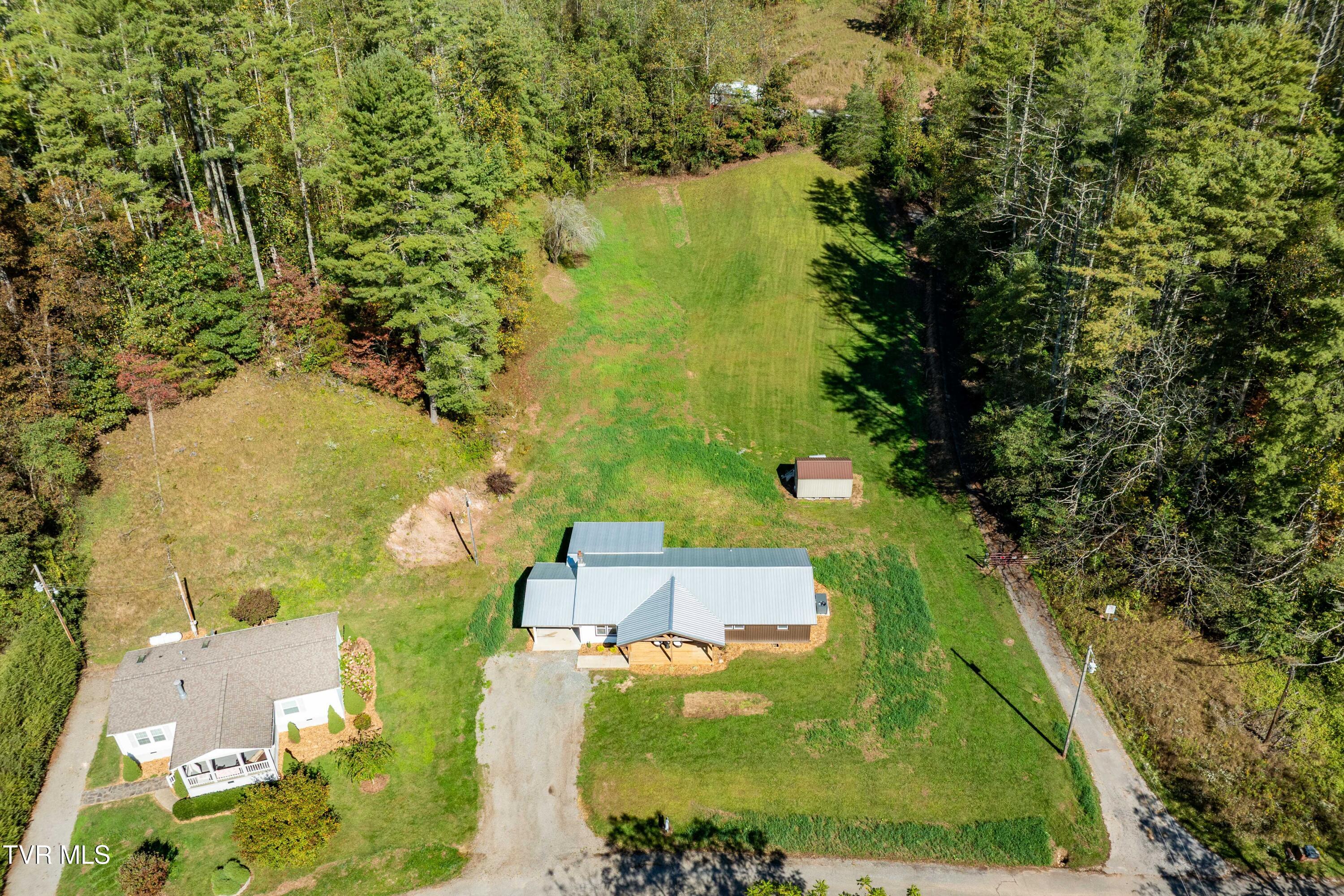 382 Lowell Stalcup Road Butler, TN 37640 - Photo 8 of 43 382 Lowell Stalcup Road (11 of 76)