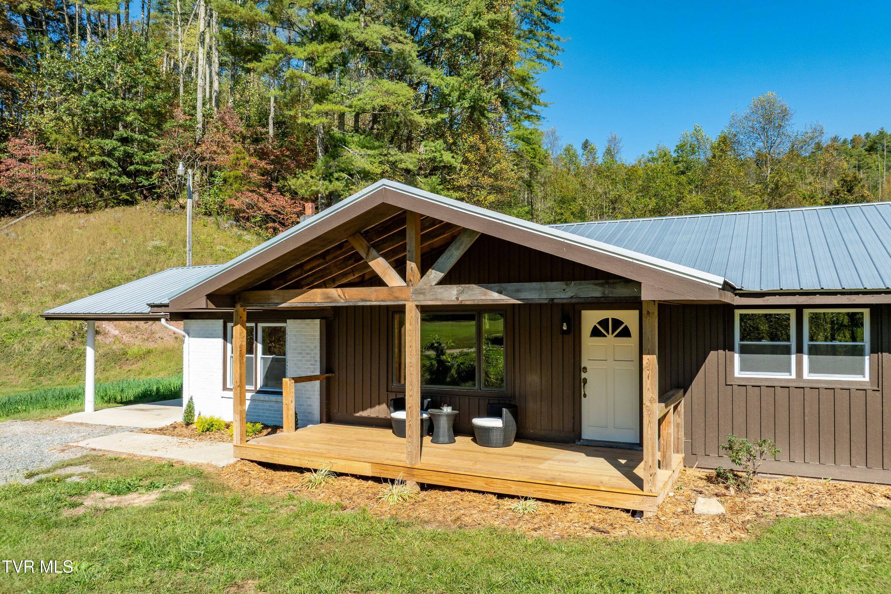 382 Lowell Stalcup Road Butler, TN 37640 - Photo 10 of 43 382 Lowell Stalcup Road (16 of 76)