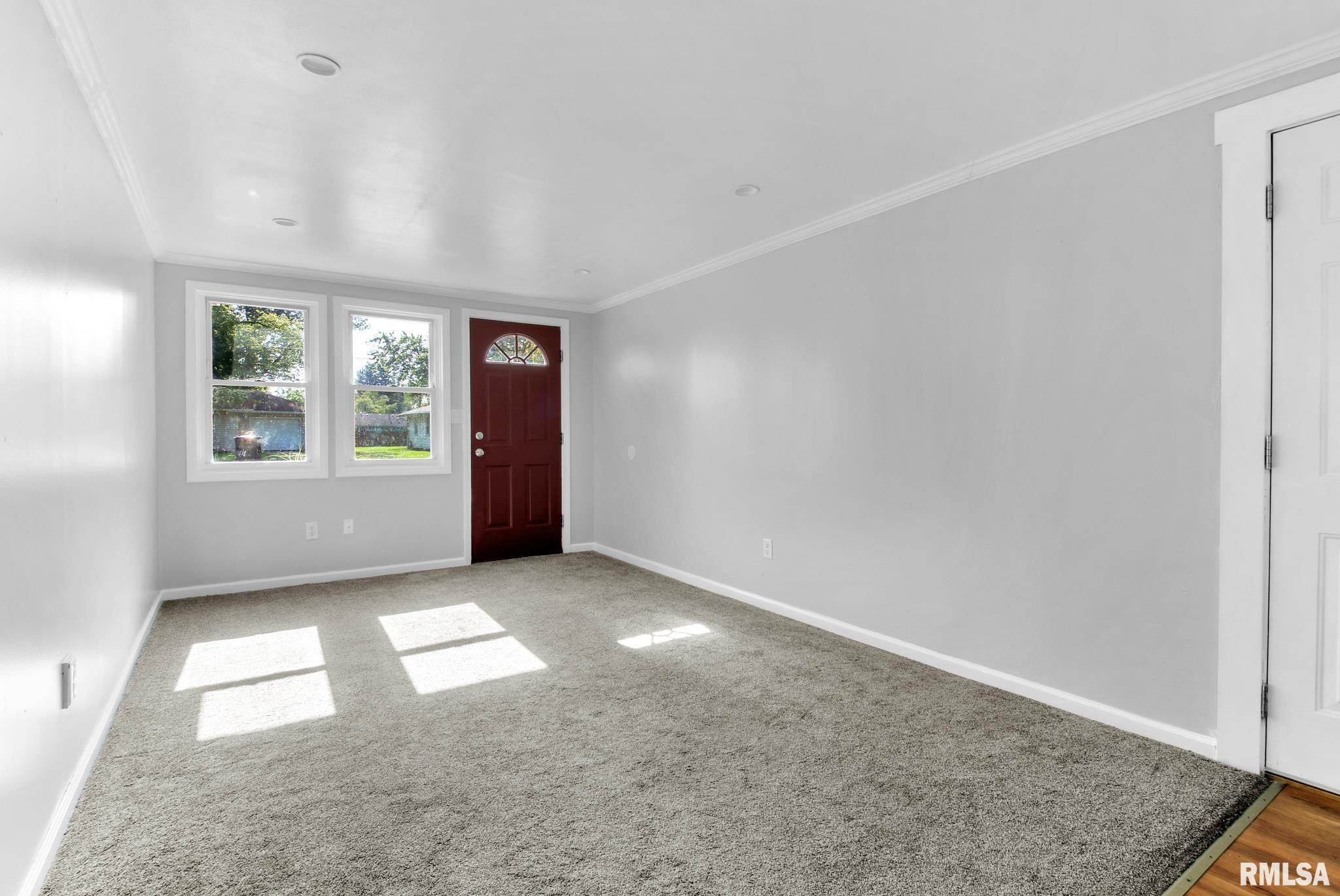 113 Sherwood Park Road Washington, IL 61571 - Photo 9 of 36 Gallery Image 9