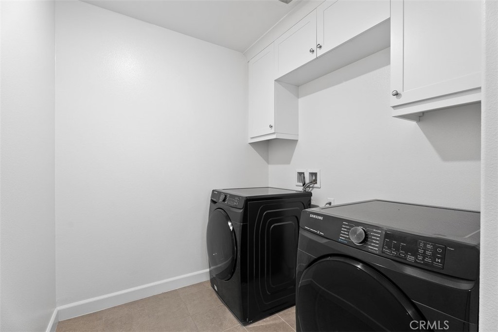 179 Follyhatch Irvine, CA 92618 - Photo 14 of 48 a utility room with dryer and washer