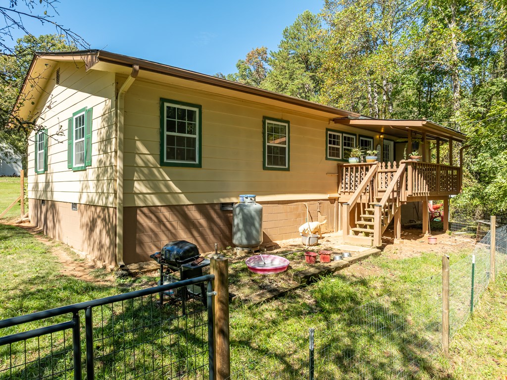 1813 John Smith Road East Blairsville, GA 30512 - Photo 34 of 41 a backyard of a house with seating space