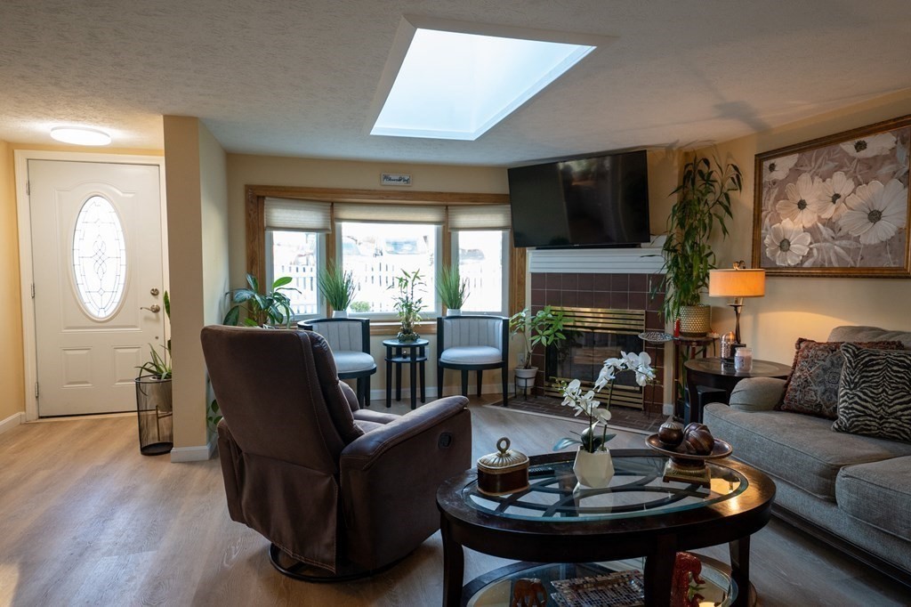 9 Woodland Road Holbrook, MA 02343 - Photo 4 of 19 Gallery Image 4