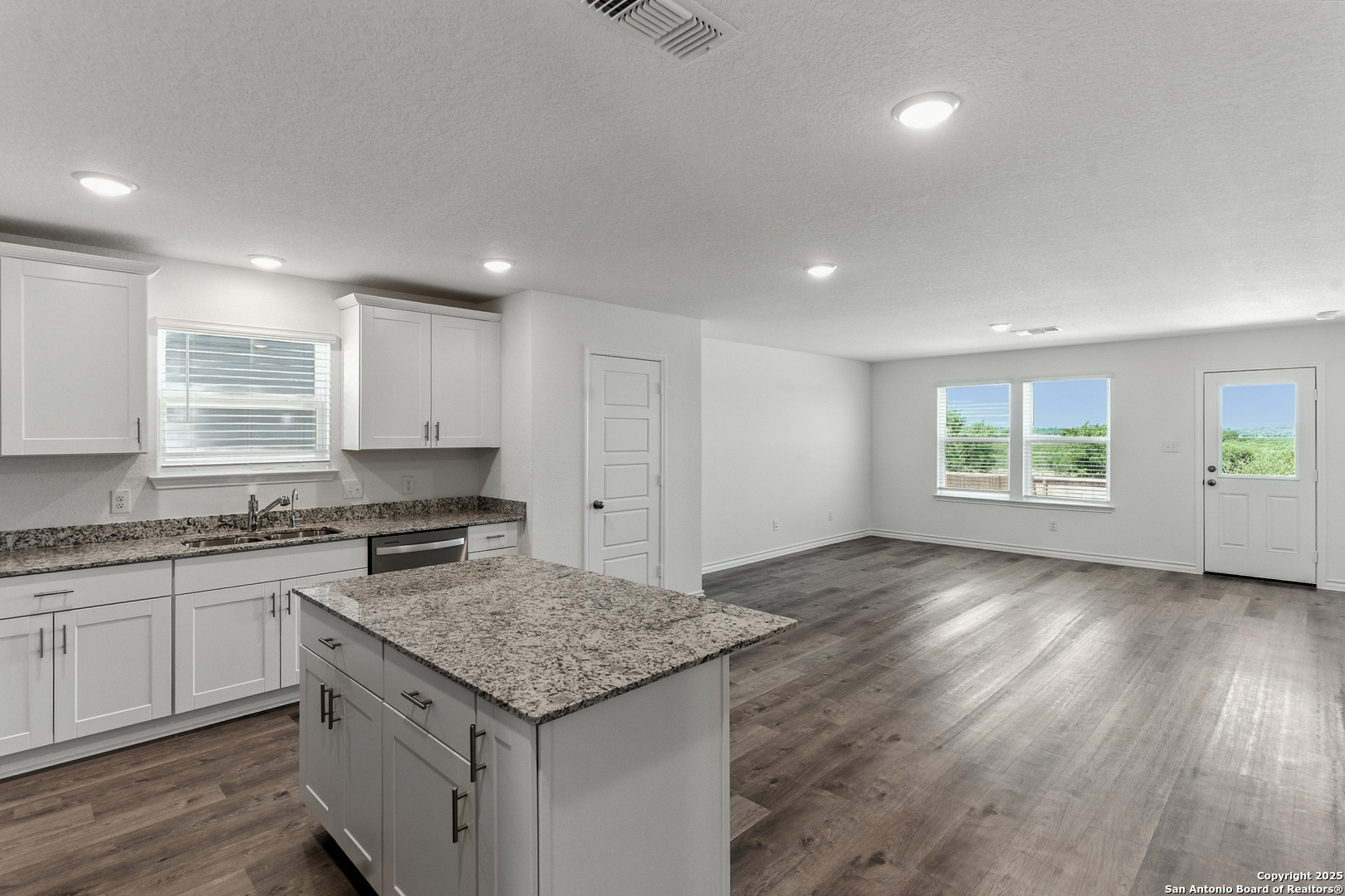 4056 Bermuda Lane Seguin, TX 78155 - Photo 4 of 22