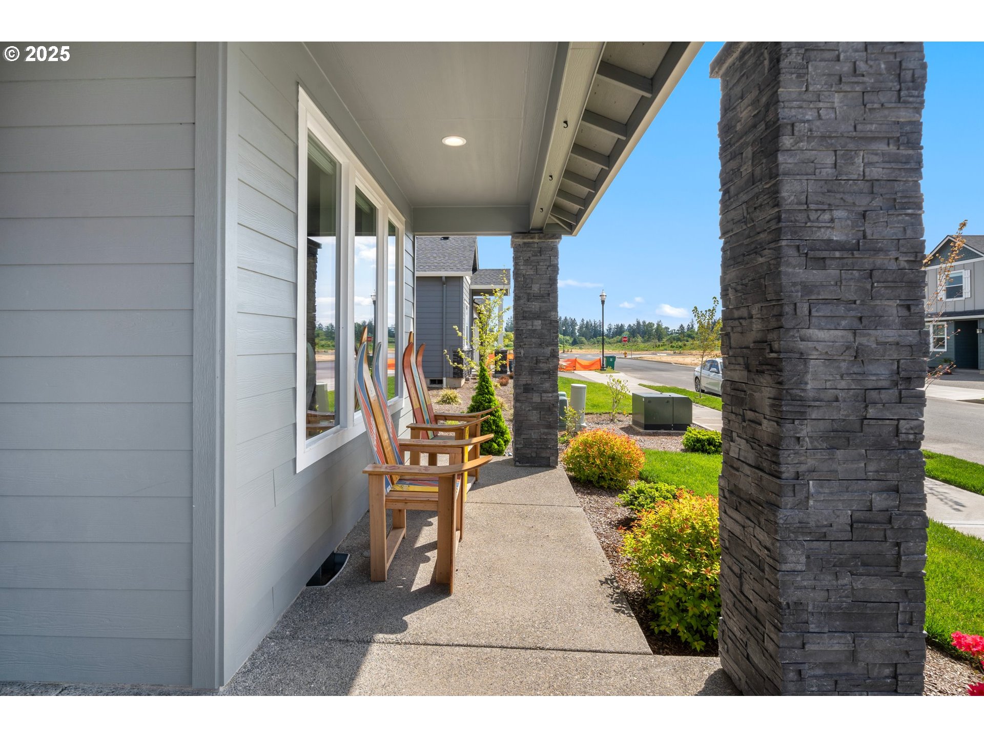8852 North 5th Street Ridgefield, WA 98642 - Photo 3 of 47 a view of an chairs and table in the balcony
