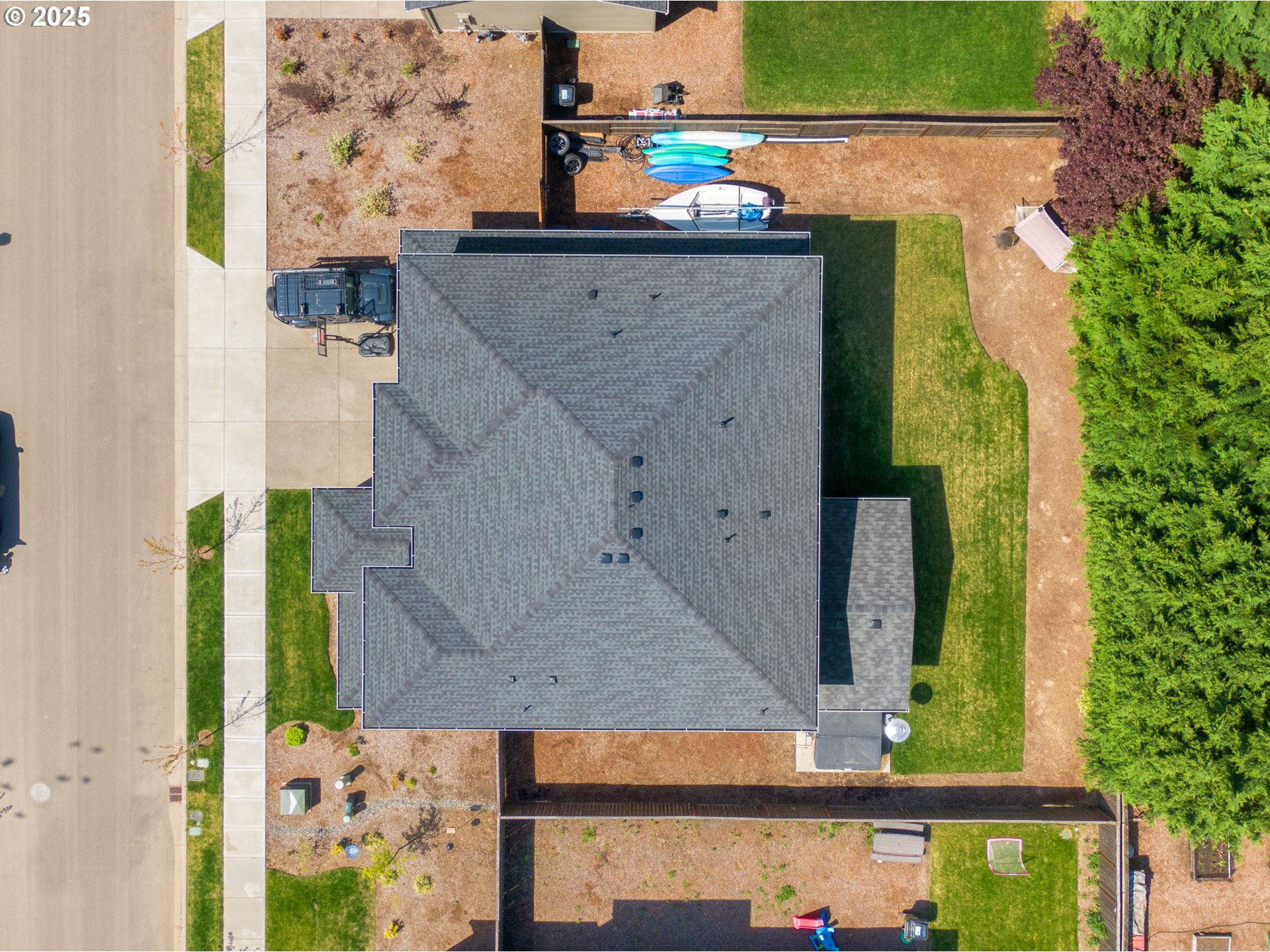 8852 North 5th Street Ridgefield, WA 98642 - Photo 44 of 47 an aerial view of a house with a yard