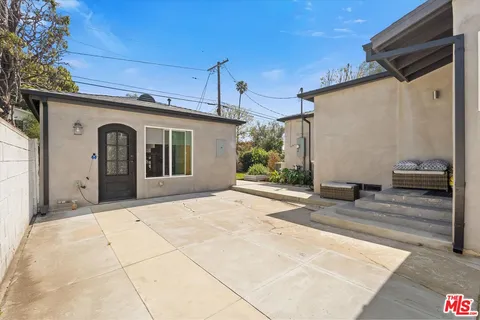 $1,675,000 | 2522 South Bundy Drive, Los Angeles, CA 90064