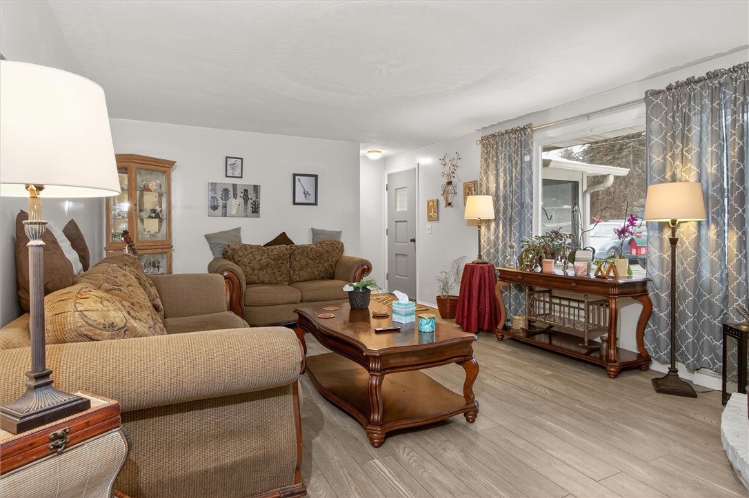 4600 Ontario Center Road Walworth, NY 14568 - Photo 14 of 48 livingroom