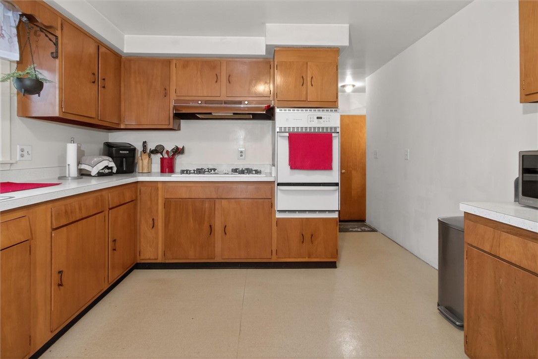 4600 Ontario Center Road Walworth, NY 14568 - Photo 23 of 48 Convenient for entertaining