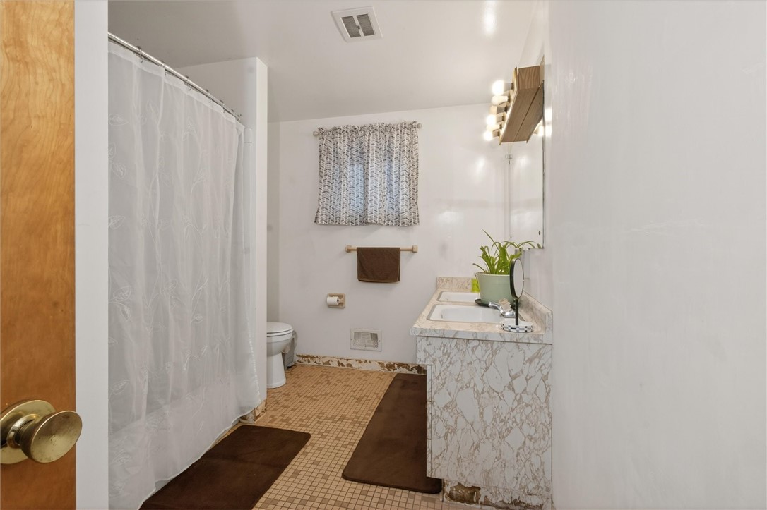 4600 Ontario Center Road Walworth, NY 14568 - Photo 31 of 48 1st floor full bath