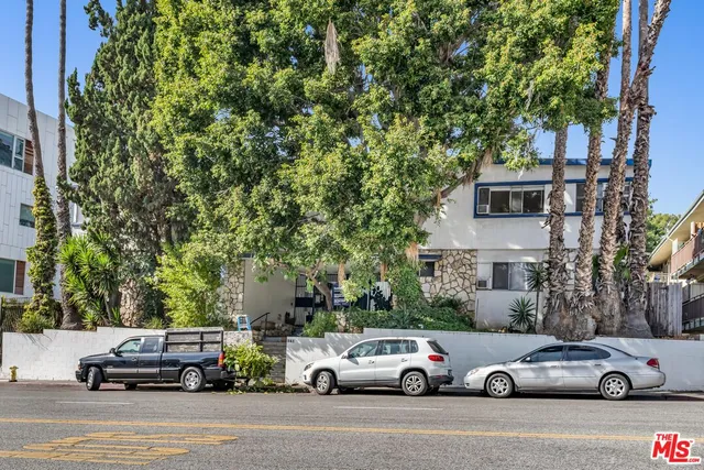 $2,325 | 941 North San Vicente Boulevard, Unit 2, West Hollywood, CA 90069