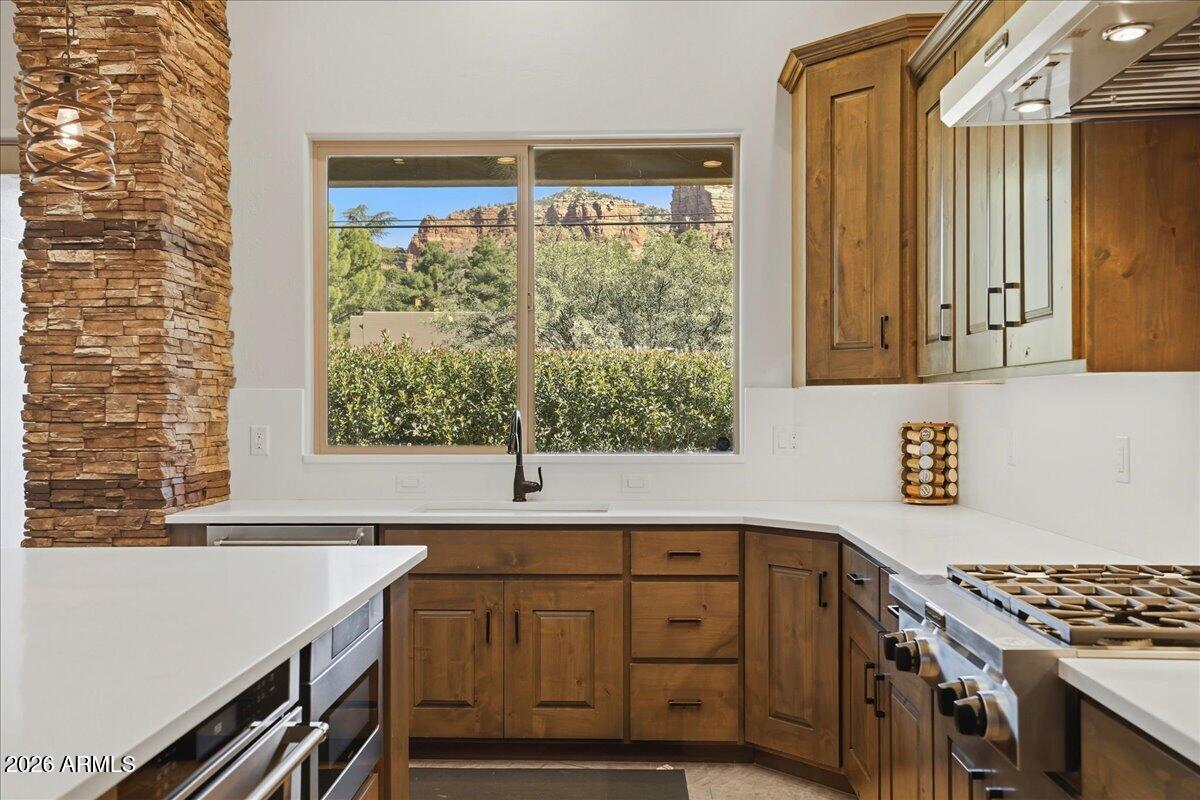 105 Regan Road Sedona, AZ 86351 - Photo 12 of 26 20-Kitchen