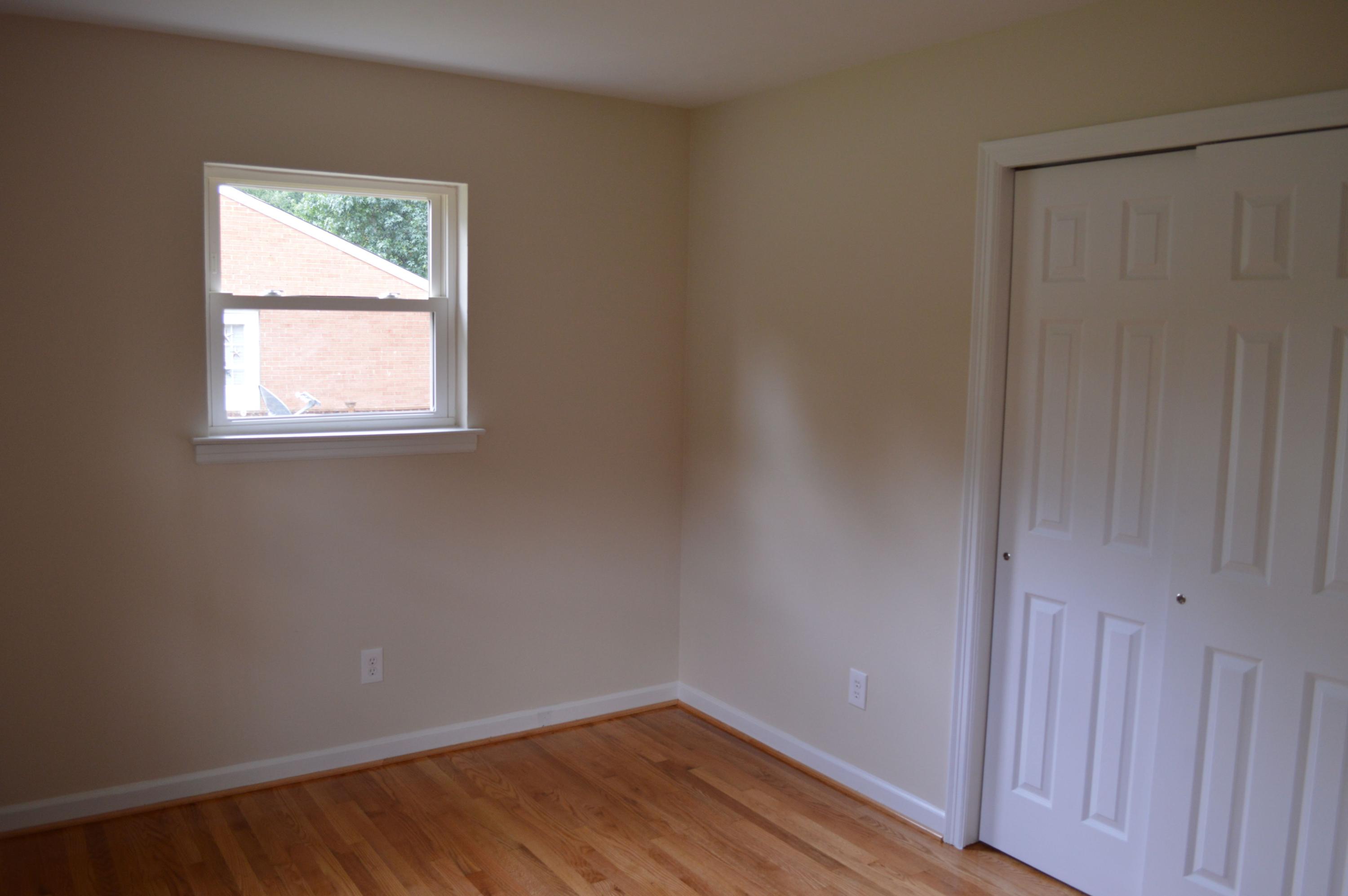 520 Olney Road Vinton, VA 24179 - Photo 15 of 29 an empty room with a window