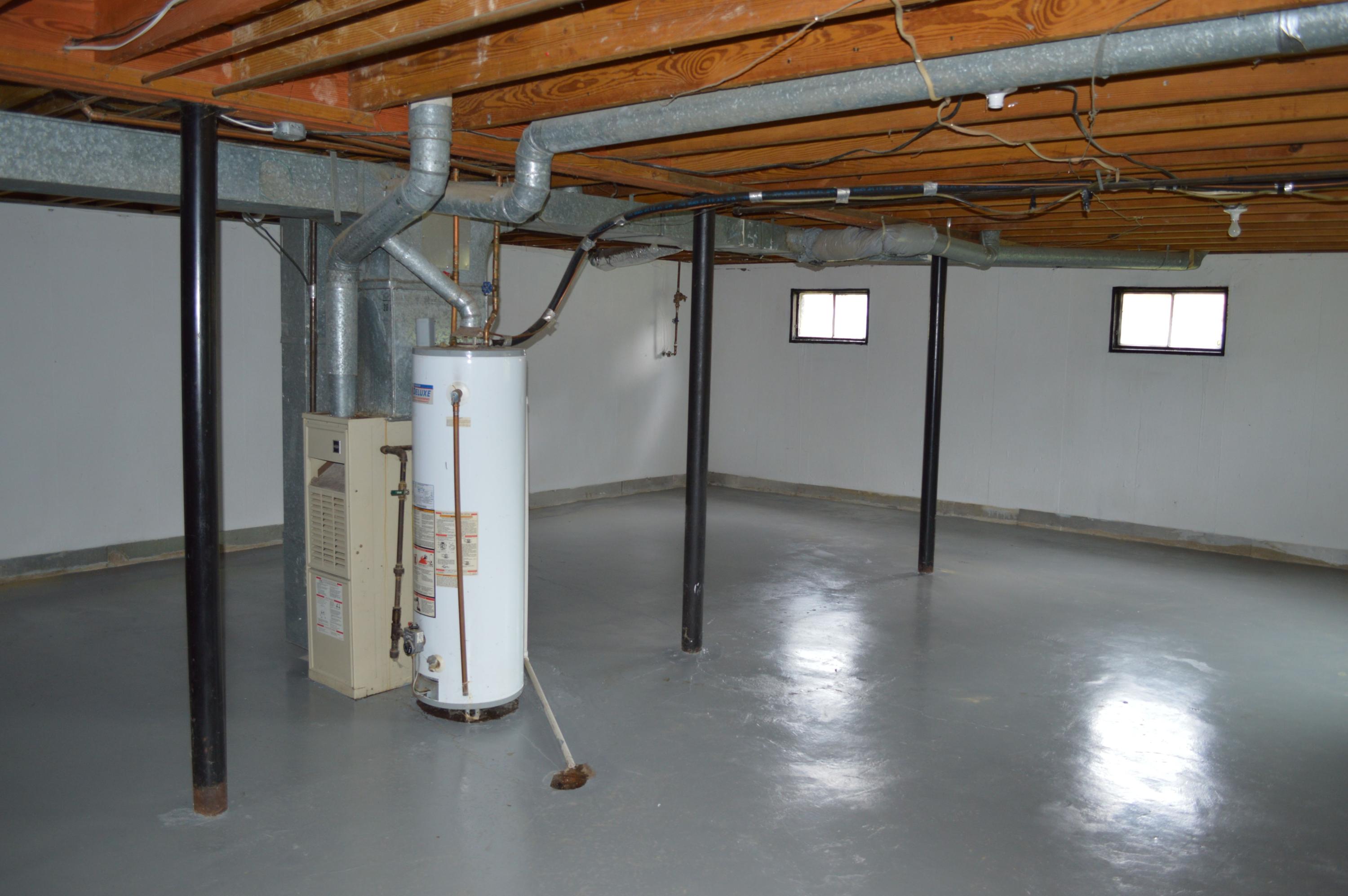 520 Olney Road Vinton, VA 24179 - Photo 22 of 29 a view of a room with wooden floor
