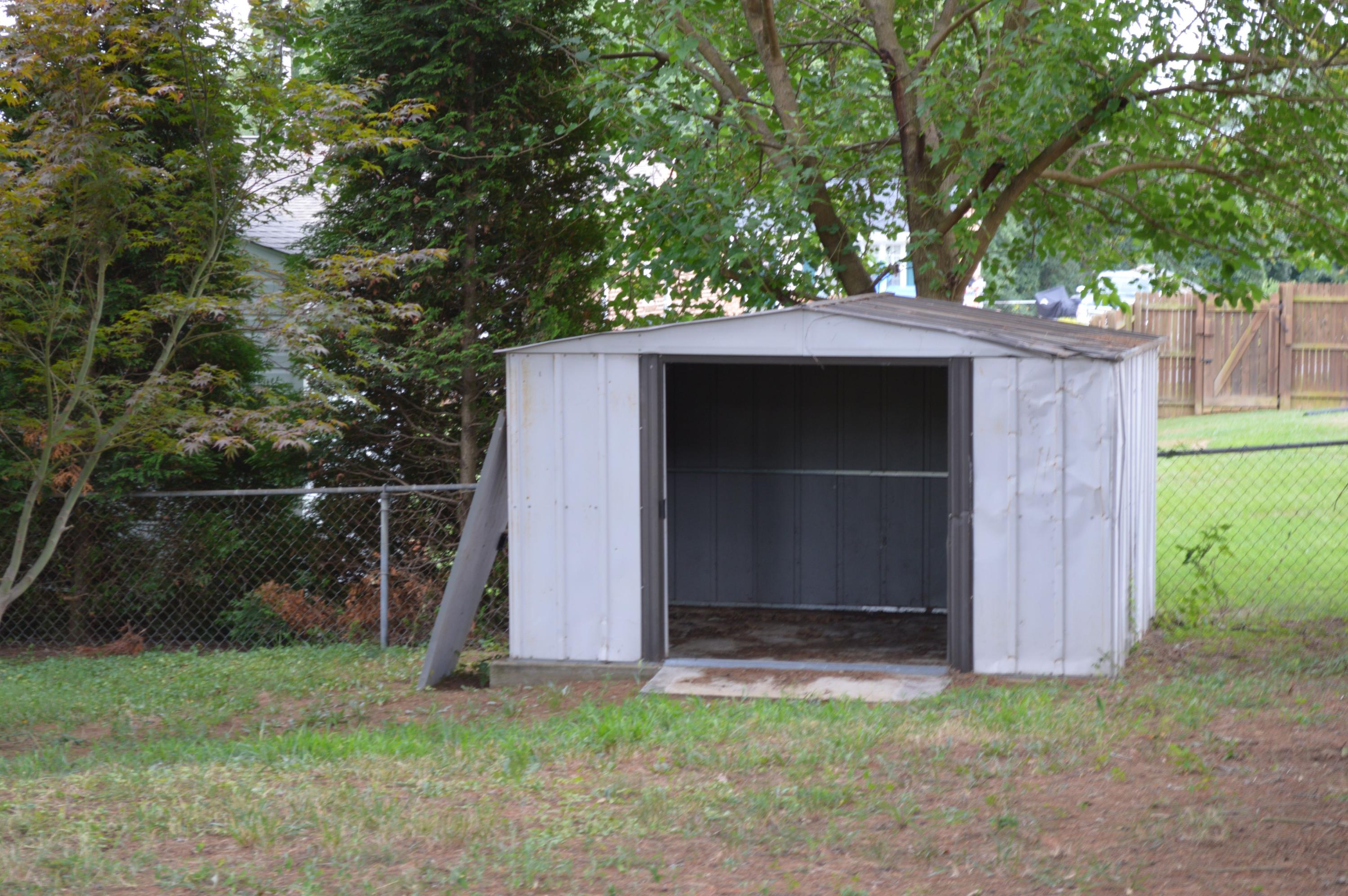 520 Olney Road Vinton, VA 24179 - Photo 28 of 29 a front view of a house with garden