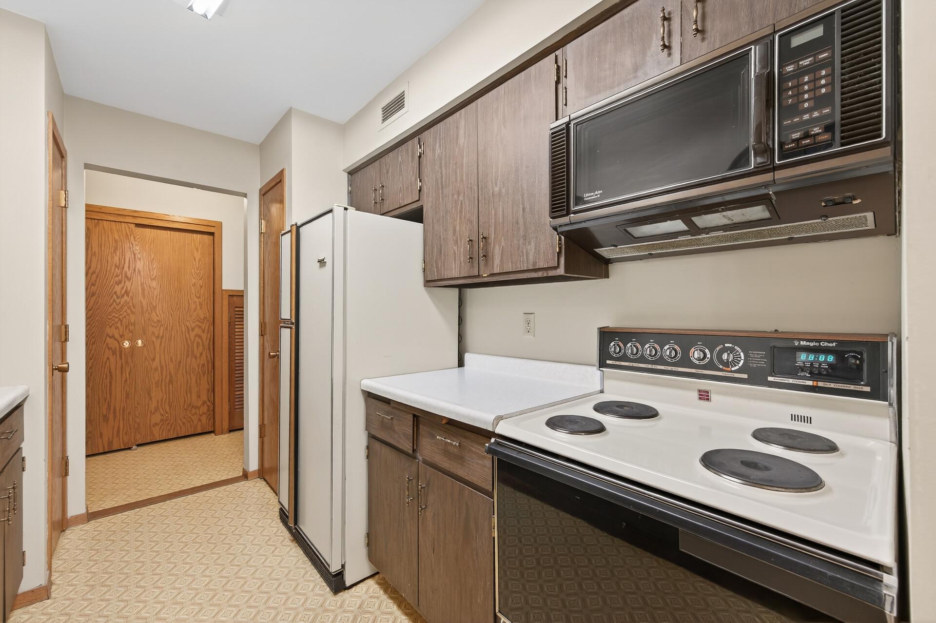 2220 Midland Grove Road, Unit 304 Roseville, MN 55113 - Photo 11 of 30