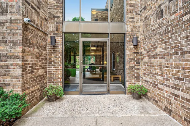 $129,900 | 2220 Midland Grove Road, Unit 304, Roseville, MN 55113