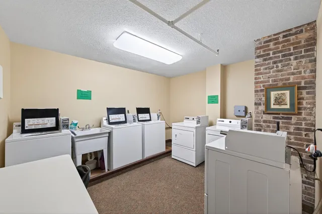 $129,900 | 2220 Midland Grove Road, Unit 304, Roseville, MN 55113