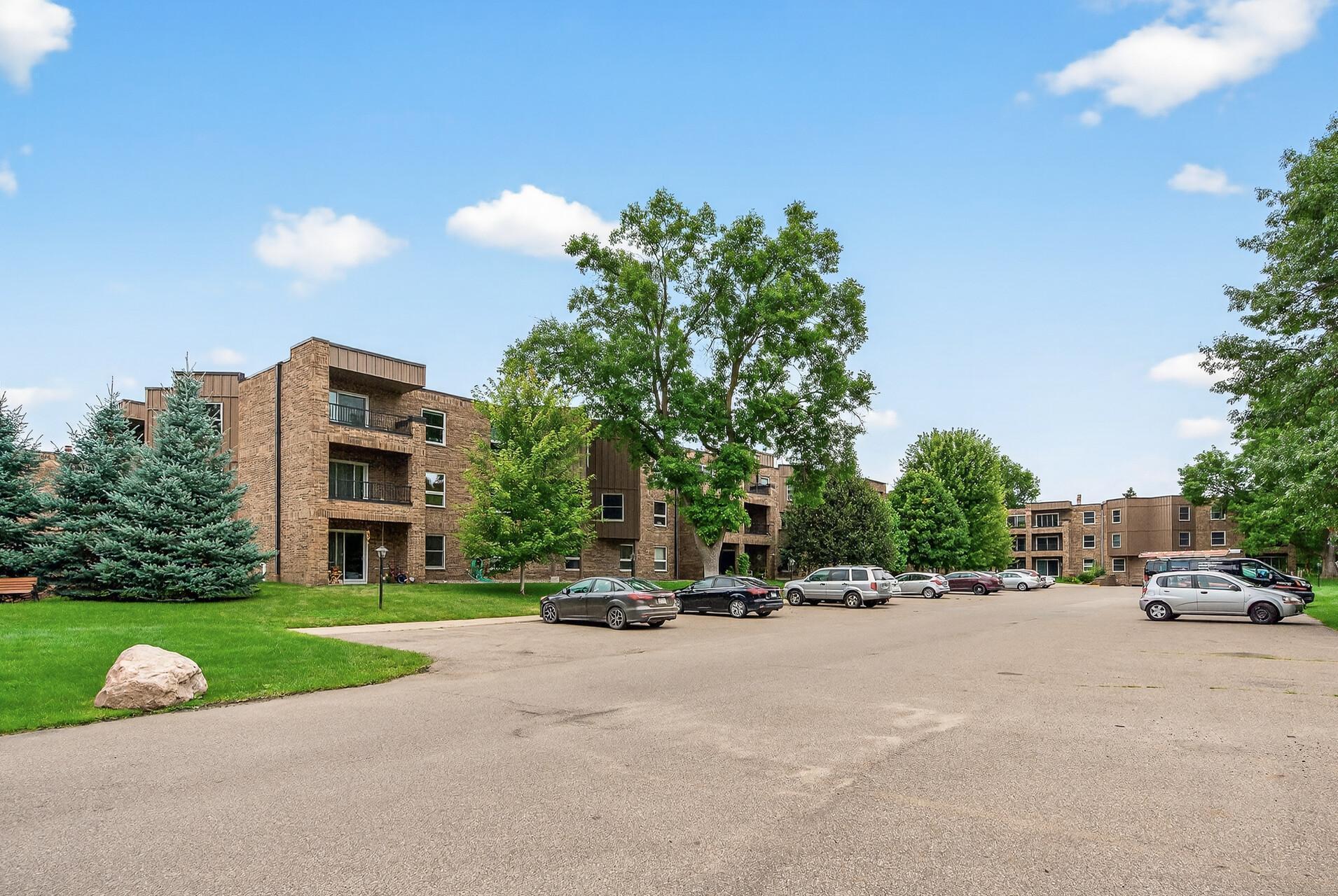 2220 Midland Grove Road, Unit 304 Roseville, MN 55113 - Photo 3 of 30