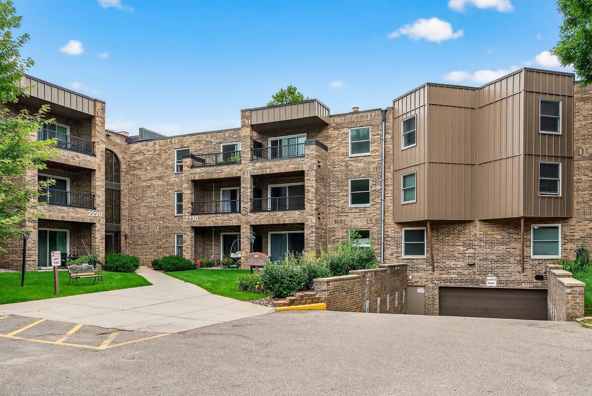 2220 Midland Grove Road, Unit 304 Roseville, MN 55113 - Photo 4 of 30