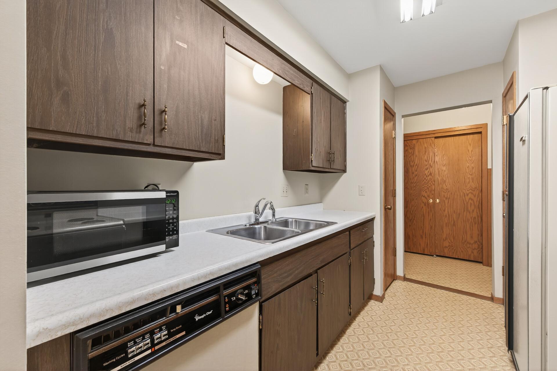 2220 Midland Grove Road, Unit 304 Roseville, MN 55113 - Photo 10 of 30