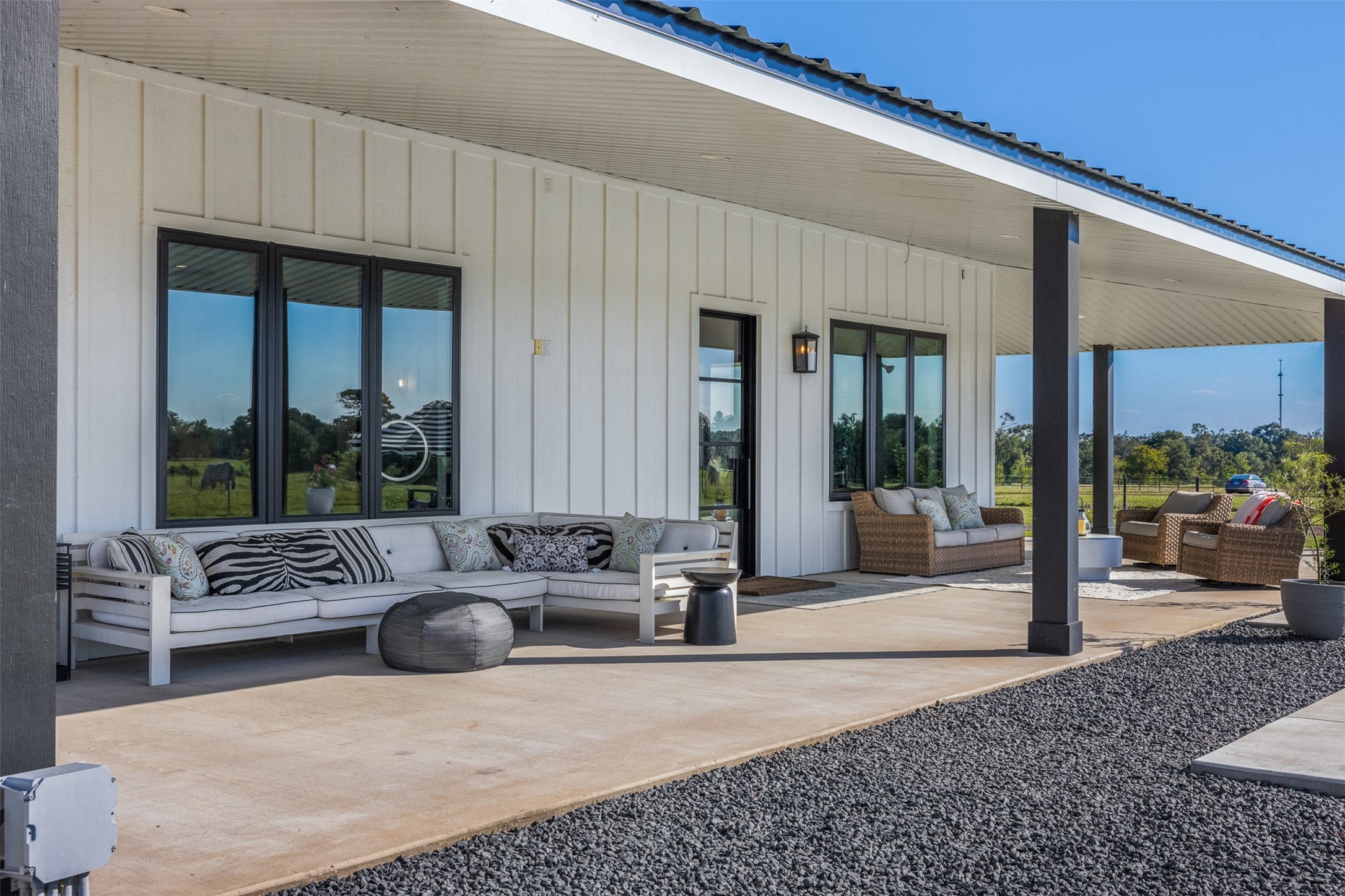 2134 Carter Road Bellville, TX 77418 - Photo 28 of 38 a living room with furniture and a large window