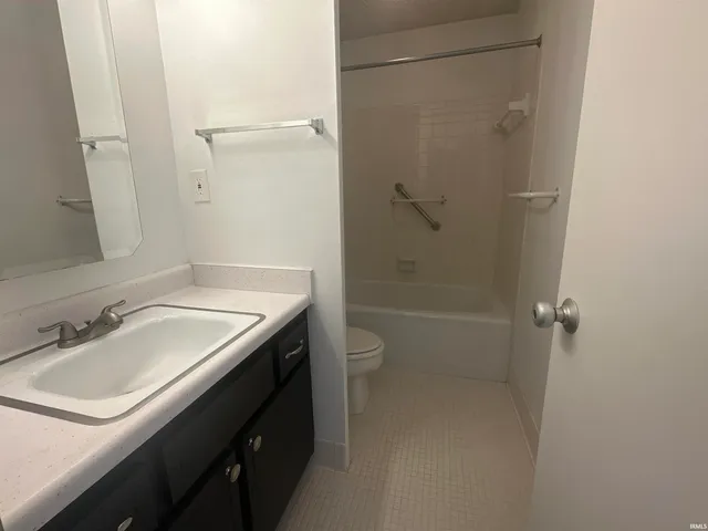 $1,700 | 1100 Erie Avenue, Unit 802, Evansville, IN 47715