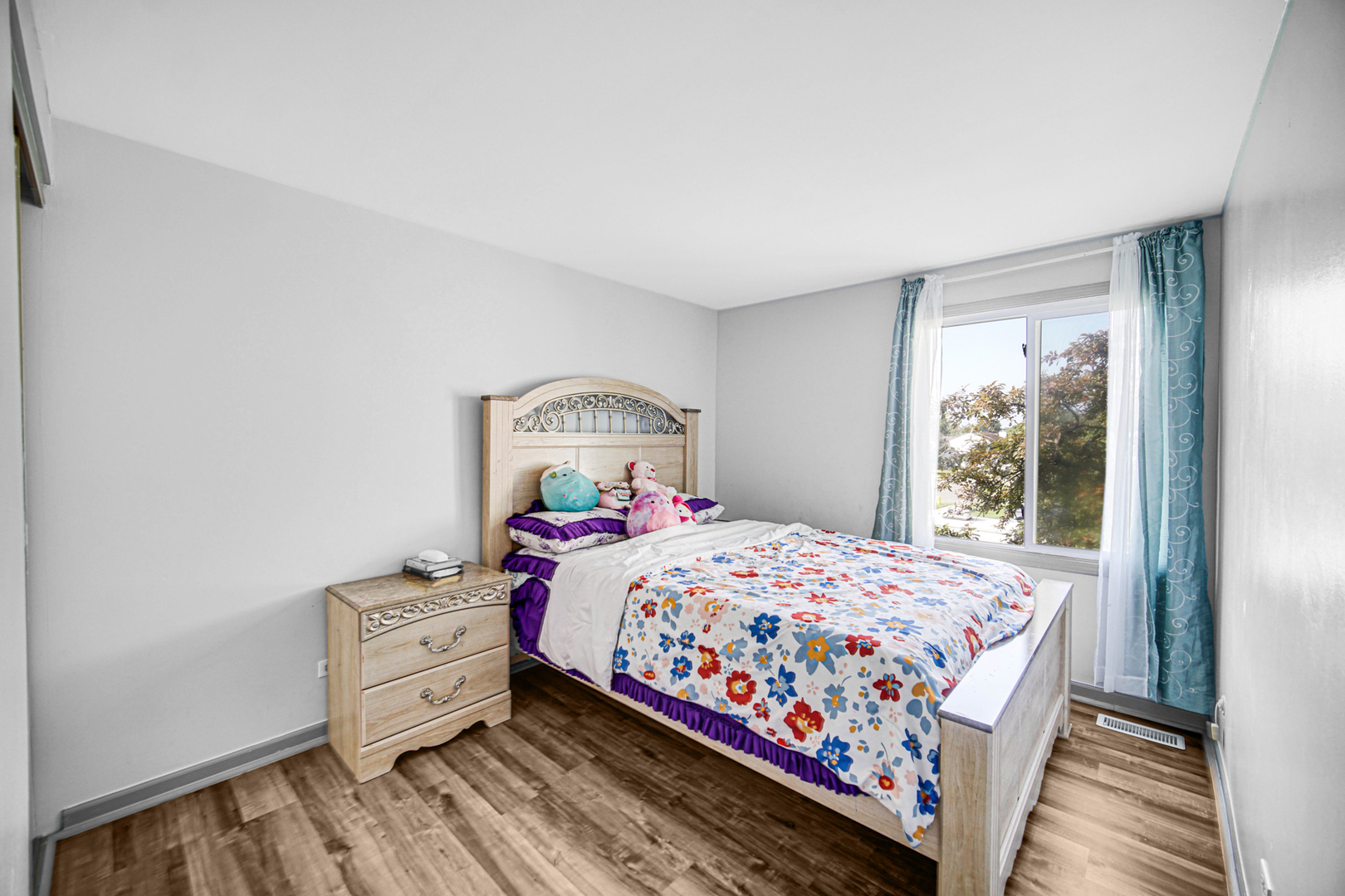 1326 Spring Valley Drive, Unit 1326 Carol Stream, IL 60188 - Photo 10 of 18 a bedroom with a bed and window