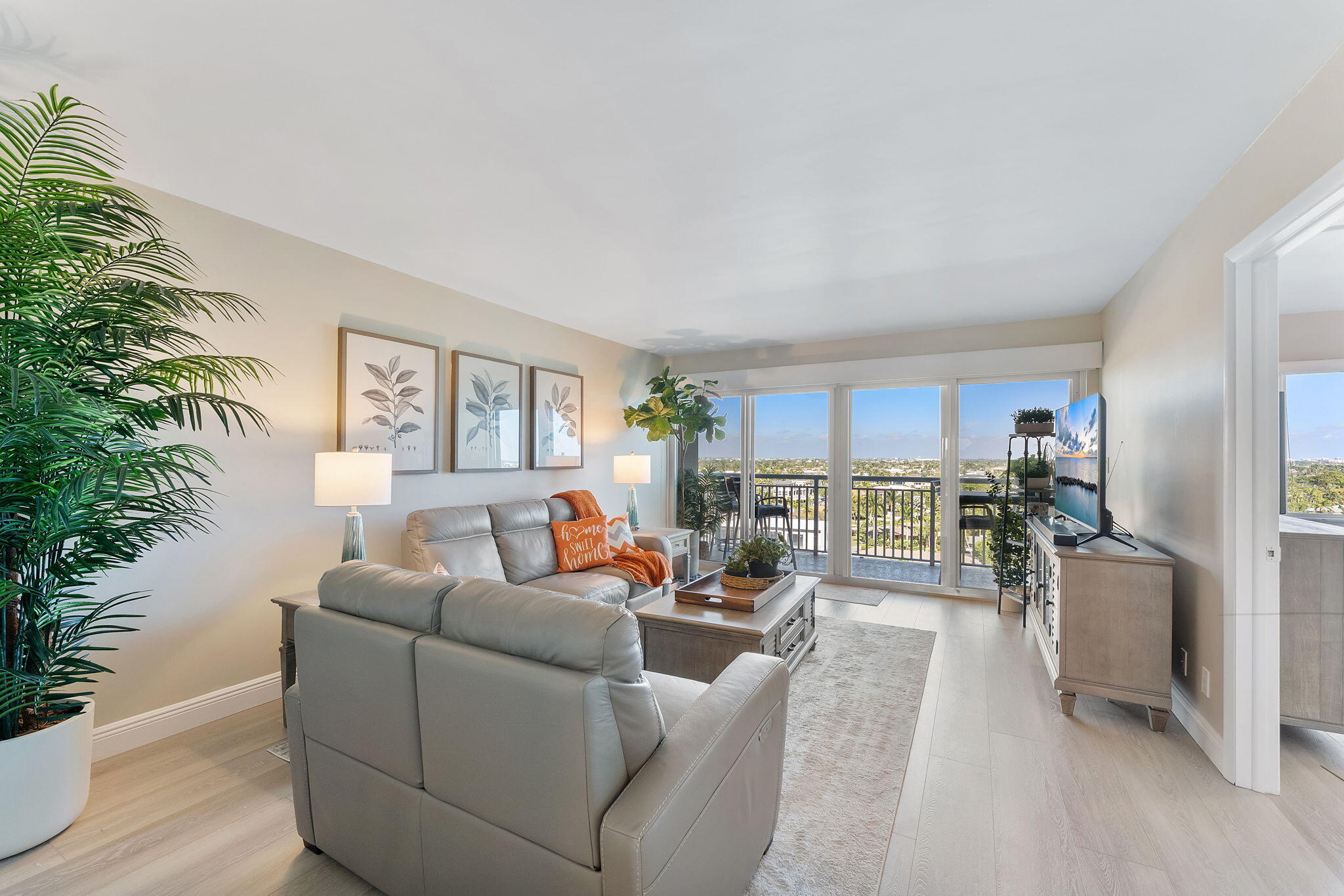 2611 North Riverside Drive, Unit 1002 Pompano Beach, FL 33062 - Photo 3 of 40 Living Area