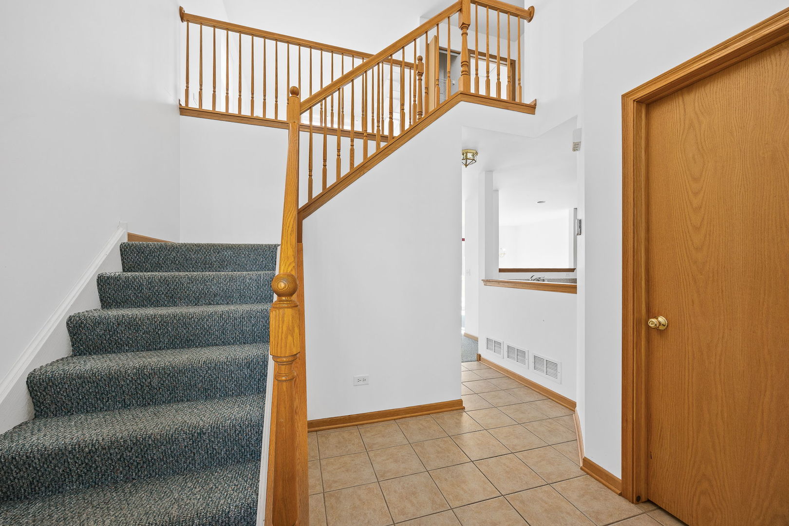 658 Chestnut Ridge Minooka, IL 60447 - Photo 3 of 30 a view of entryway and hall with wooden floor