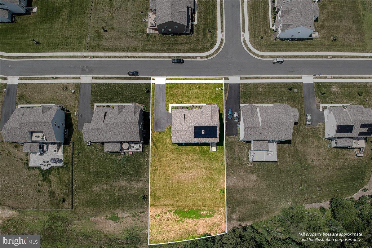 7386 Sugar Magnolia Loop Gainesville, VA 20155 - Photo 3 of 78 Big back Yard