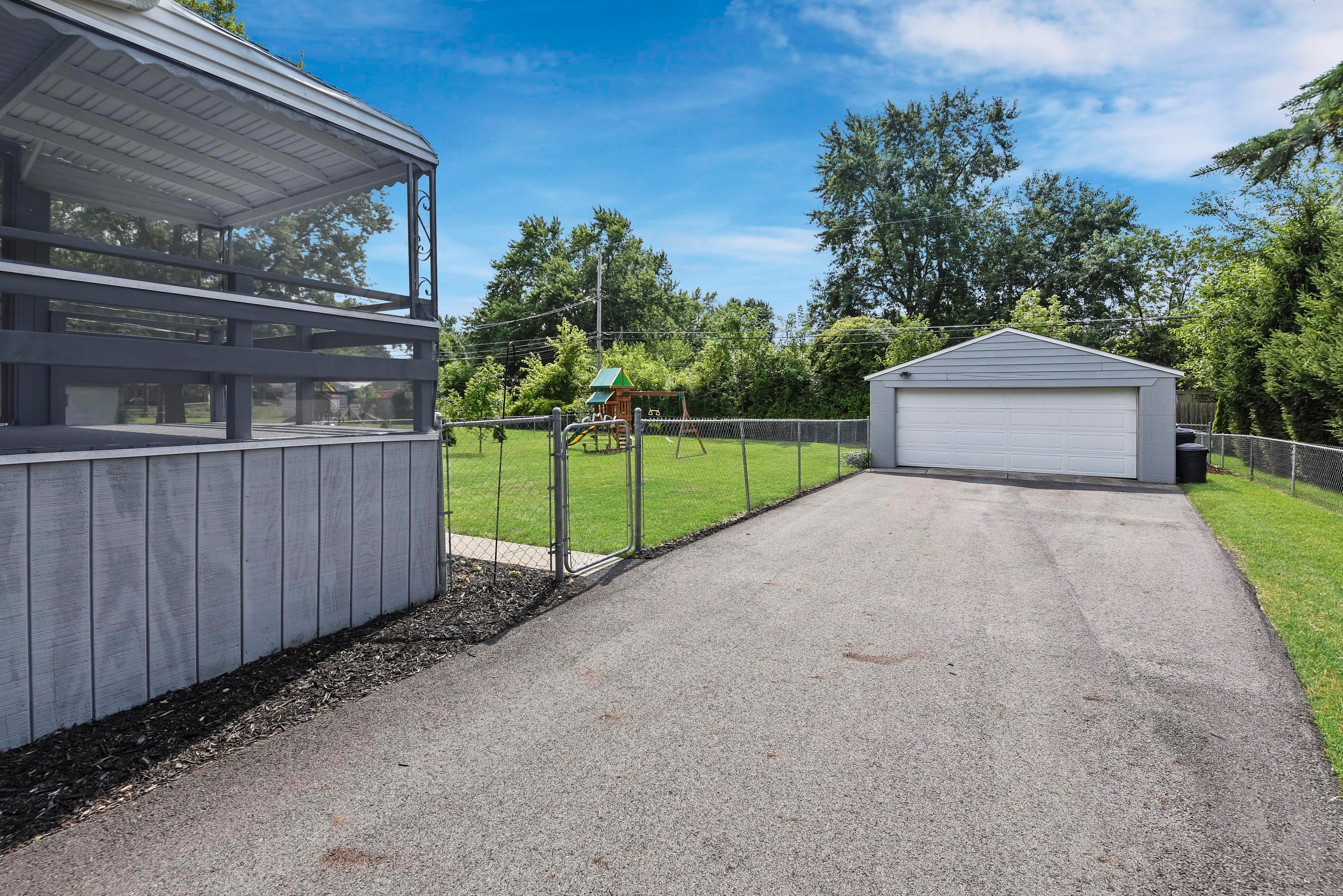 187 Regents Road Columbus, OH 43230 - Photo 21 of 32