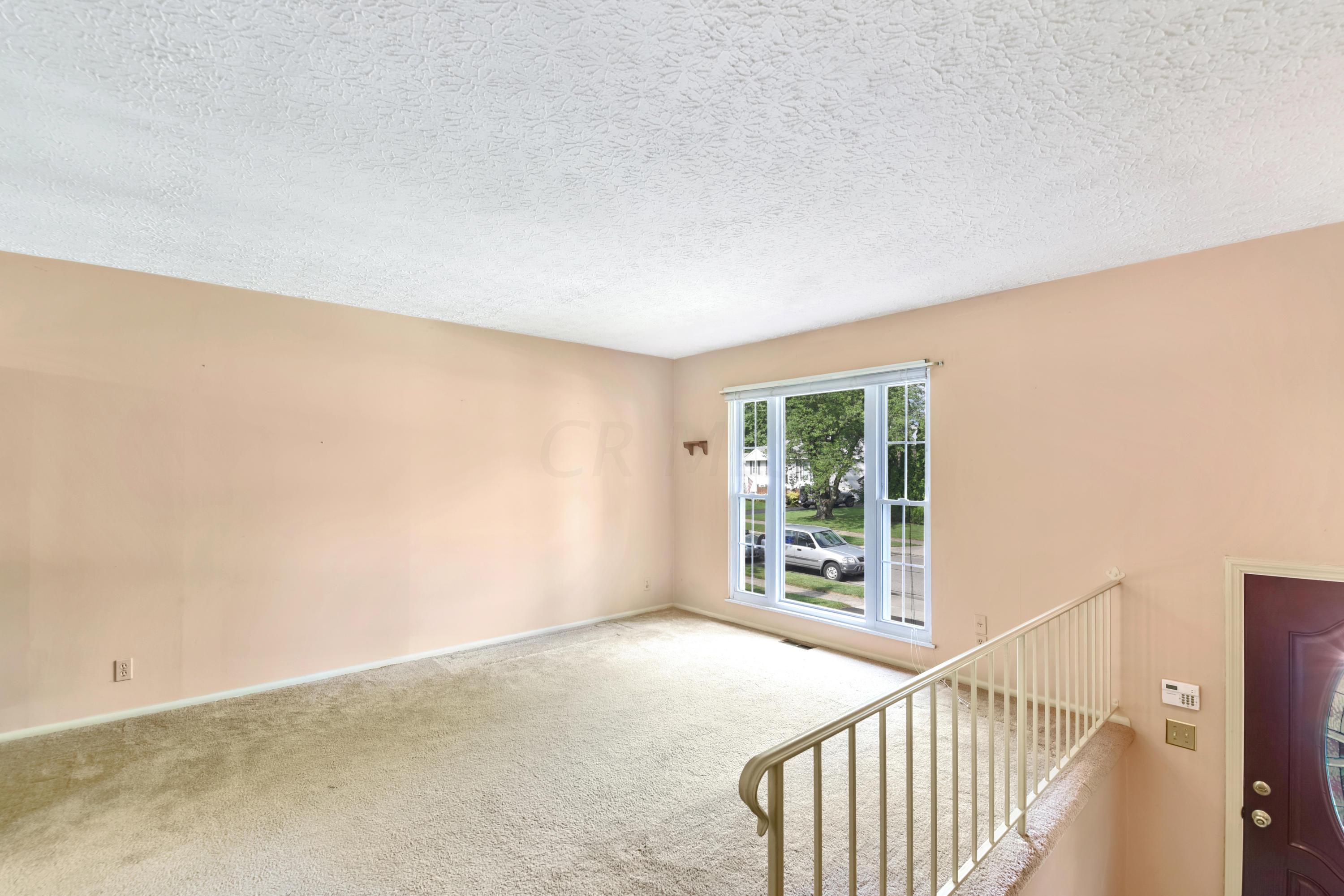 187 Regents Road Columbus, OH 43230 - Photo 3 of 32