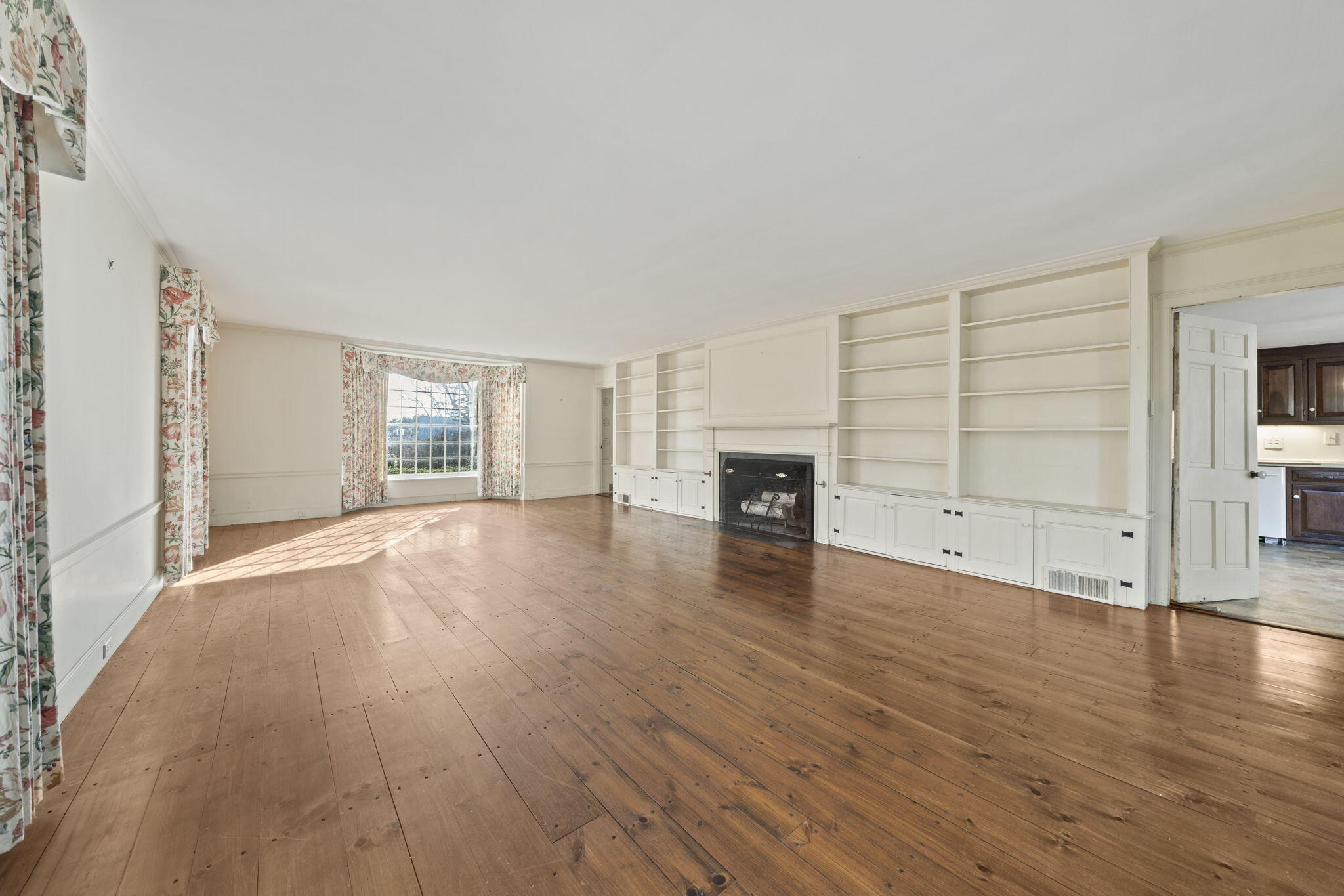 18 Winfield Way Osterville, MA 02655 - Photo 9 of 47 Living Room