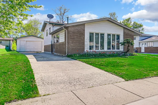 $140,000 | 325 Gentry Street, Park Forest, IL 60466