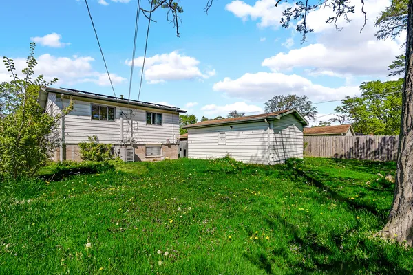 $140,000 | 325 Gentry Street, Park Forest, IL 60466
