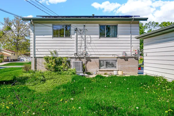 $140,000 | 325 Gentry Street, Park Forest, IL 60466