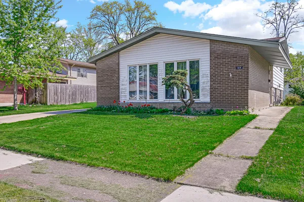 $140,000 | 325 Gentry Street, Park Forest, IL 60466