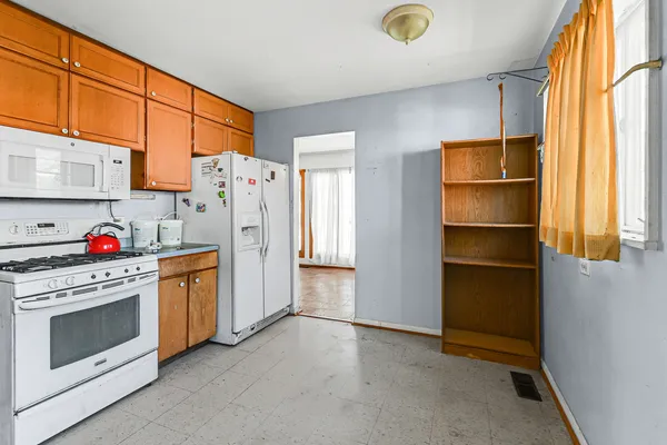 $140,000 | 325 Gentry Street, Park Forest, IL 60466