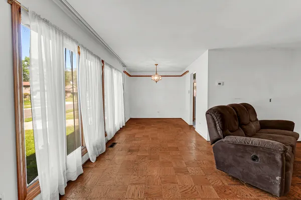 $140,000 | 325 Gentry Street, Park Forest, IL 60466