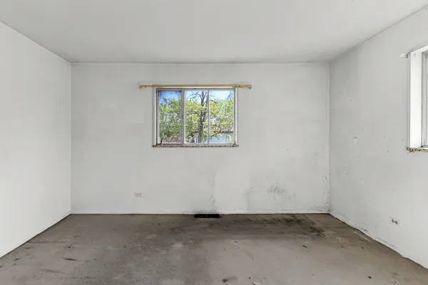 $140,000 | 325 Gentry Street, Park Forest, IL 60466