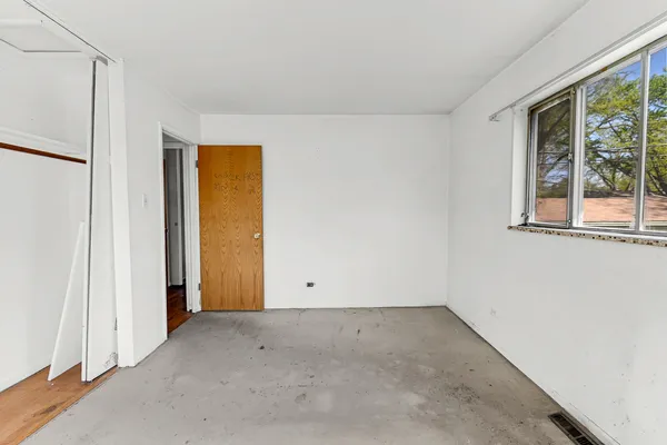 $140,000 | 325 Gentry Street, Park Forest, IL 60466