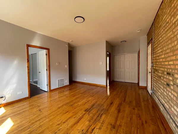 $1,400 | 1160 North Harding Avenue, Unit 3, Chicago, IL 60651