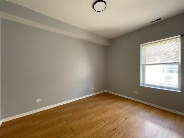 $1,400 | 1160 North Harding Avenue, Unit 3, Chicago, IL 60651