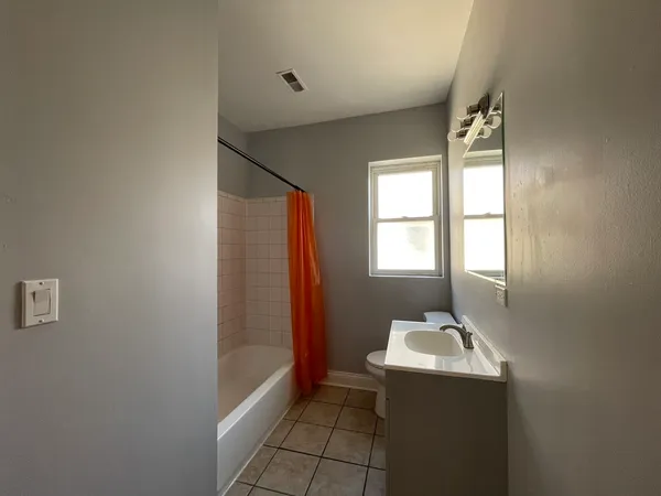 $1,400 | 1160 North Harding Avenue, Unit 3, Chicago, IL 60651