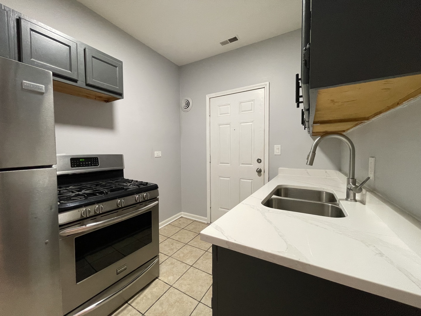 1160 North Harding Avenue, Unit 3 Chicago, IL 60651 - Photo 9 of 10