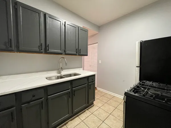 $1,400 | 1160 North Harding Avenue, Unit 3, Chicago, IL 60651