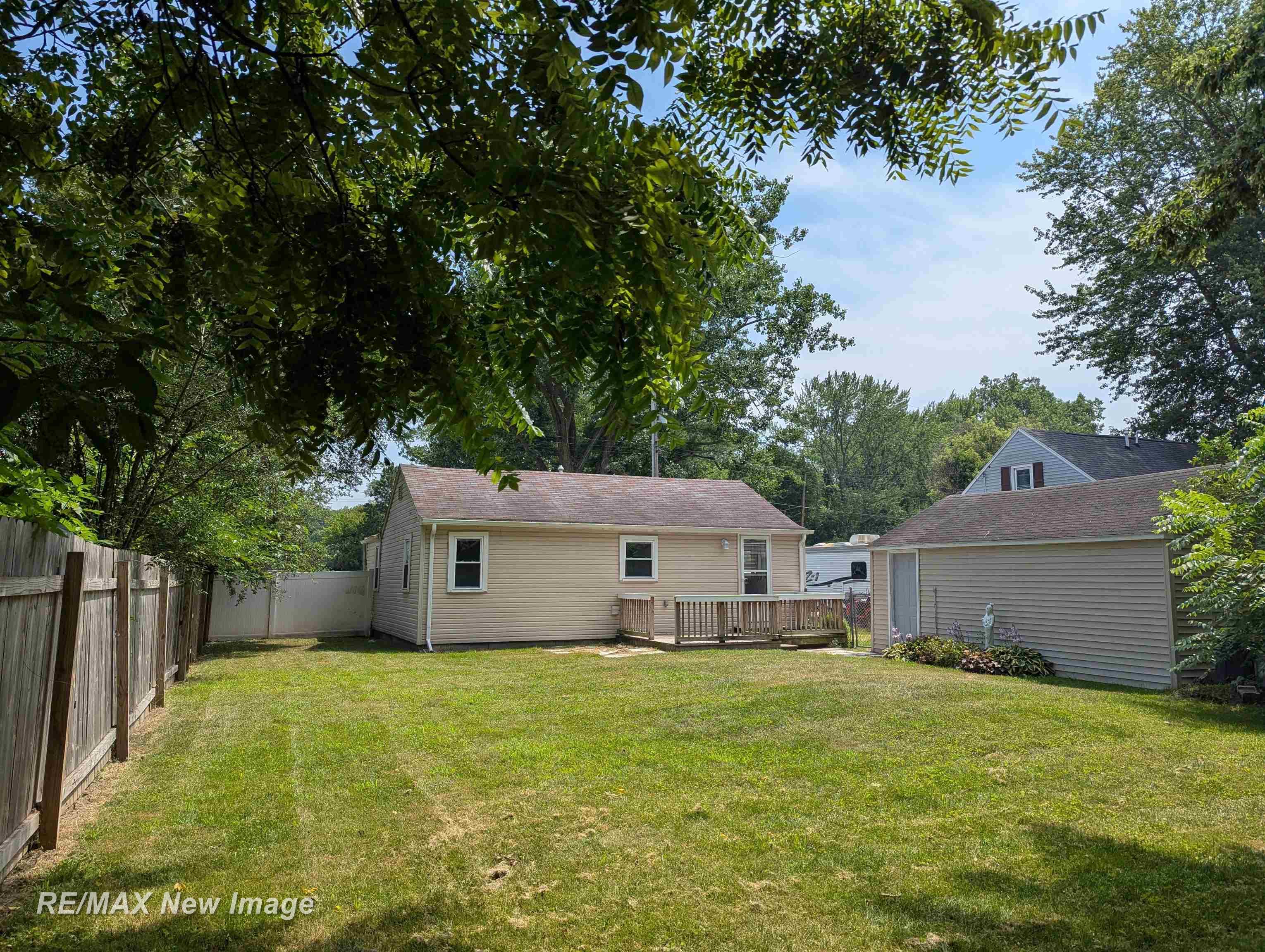 4212 Pineport Road Bridgeport, MI 48722 - Photo 19 of 24 50183703-724e0577-5bad-4db8-bbd4-974129482fa0.JPG
